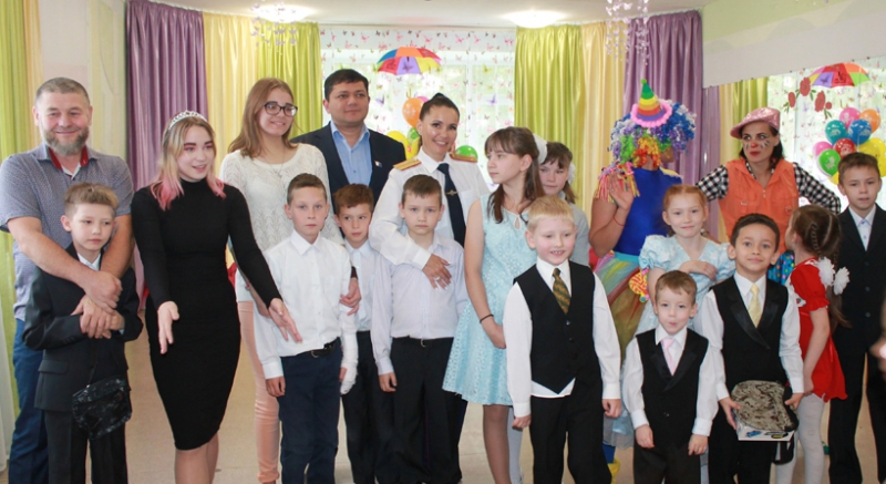 Детей из Социально-реабилитационного центра для несовершеннолетних поздравили с началом нового учебного года